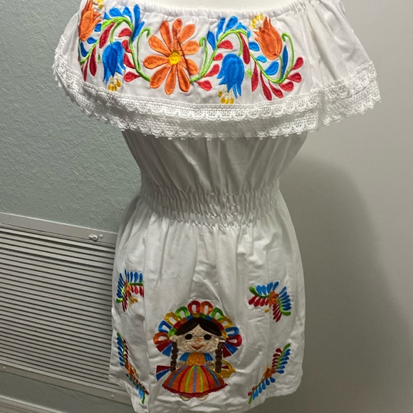 Girl Mexican  dress - Picture 1 of 3